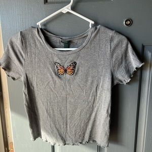 Wild Fable brand juniors gray shirt sleeve top with butterfly design.  Sz M